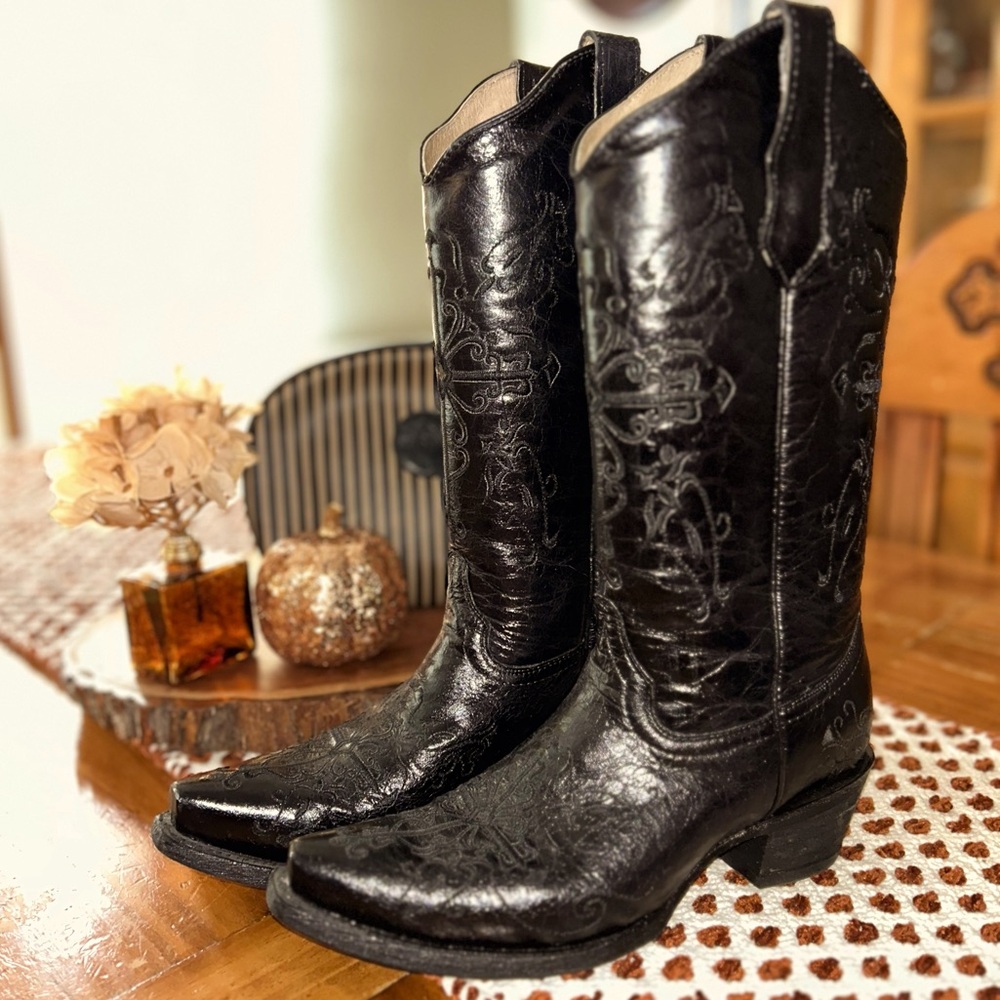 LIKE NEW!!!!!!Woman’s Circle G black western boots.